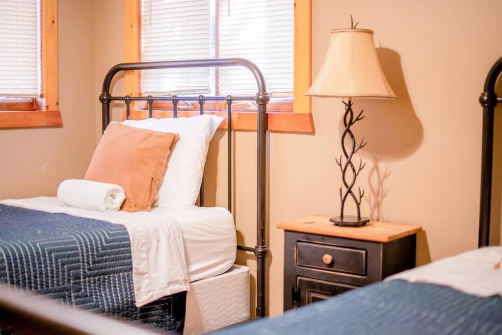 Fall Getaway Resort-3 King Suites, Dog-Friendly Seeley Eksteriør billede