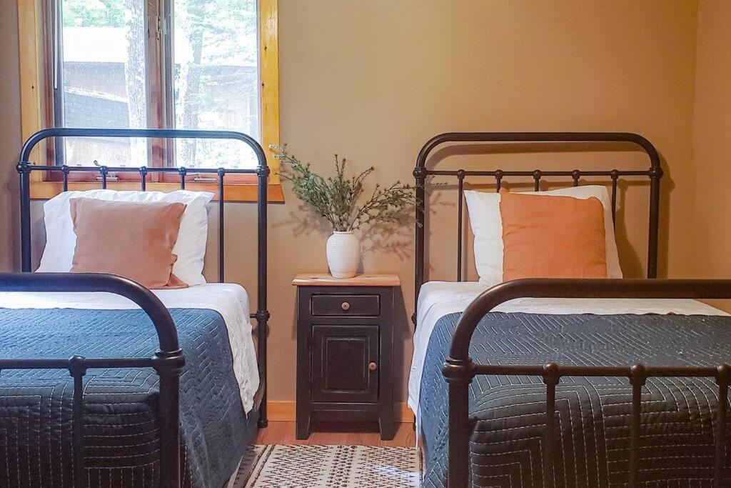 Fall Getaway Resort-3 King Suites, Dog-Friendly Seeley Eksteriør billede